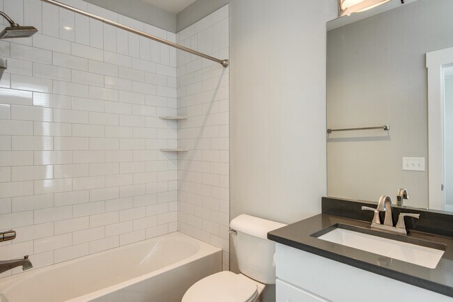 Building Photo - 3BR/3.5BA is Right Size, Right Price, and Right Nice at 8th & Wedgewood!!!