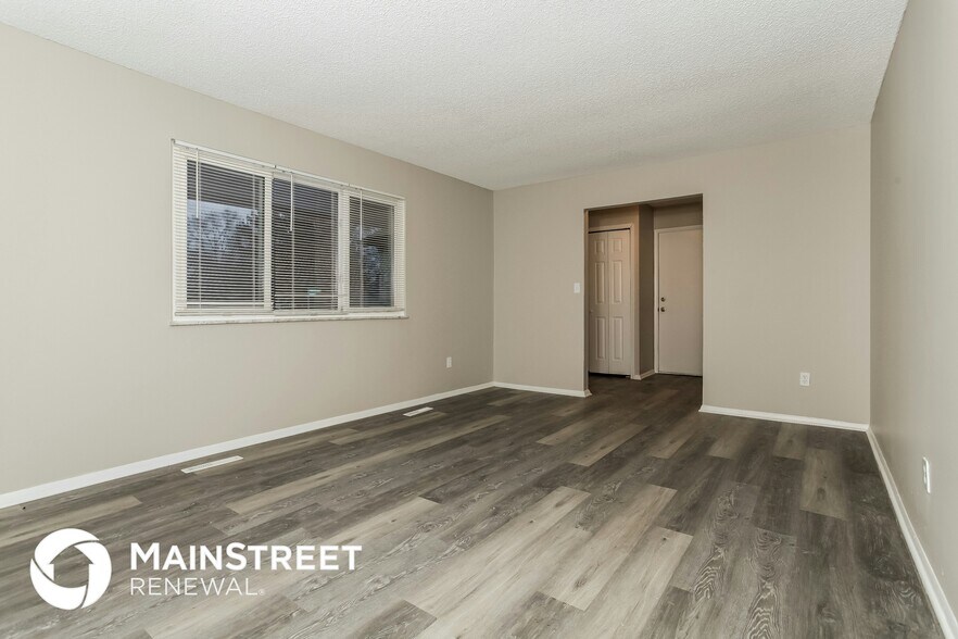 Building Photo - 2033 Queensbridge Dr