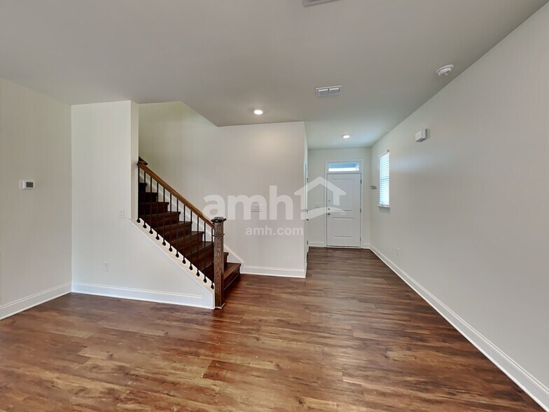 Building Photo - 601 Smt Vw Ln