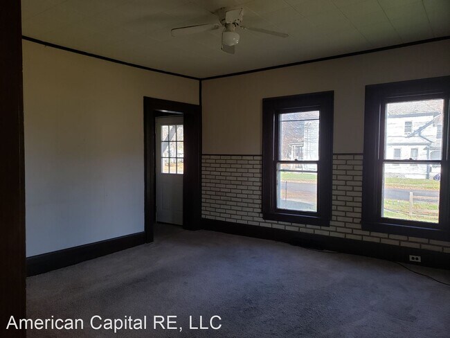 Building Photo - 5 br, 1.5 bath House - 202 Harmon St