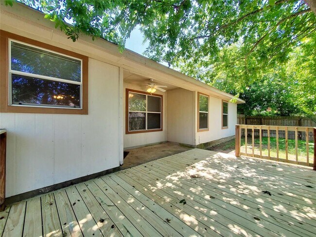 Building Photo - 491 Goldenrod St