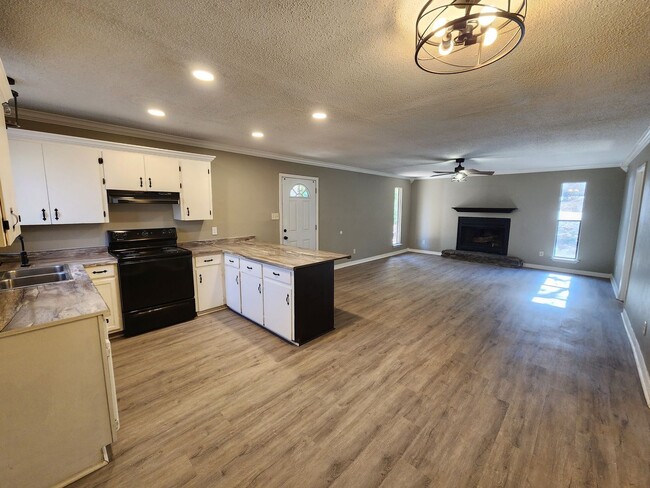 Building Photo - 8206 Dogwood Trail