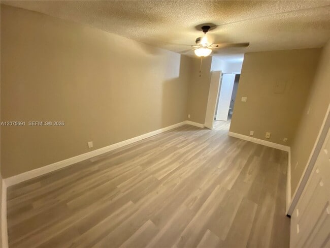 Building Photo - 2771 Riverside Dr