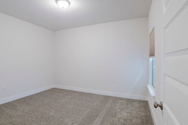 Building Photo - 3 bed home in quiet Cantonment