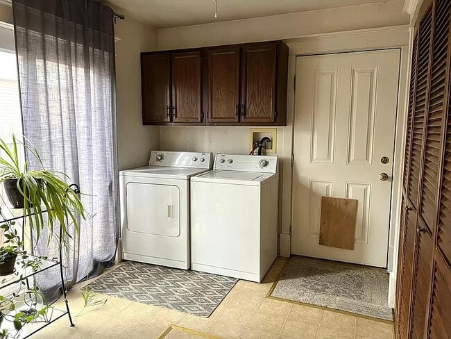 Building Photo - 819 N 5th St