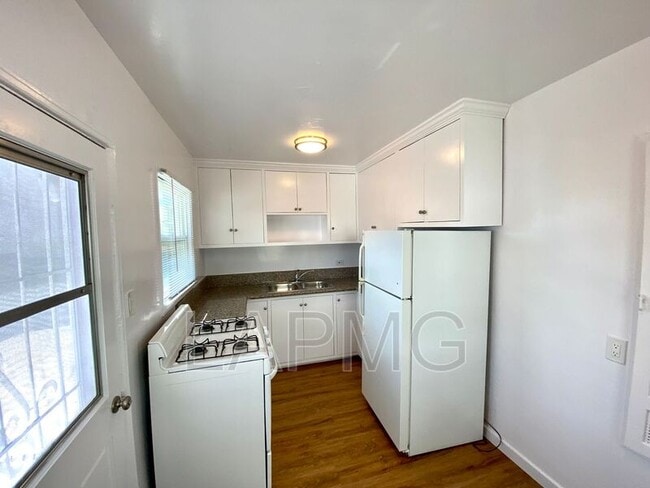 Building Photo - 2312 Ocean Park Blvd