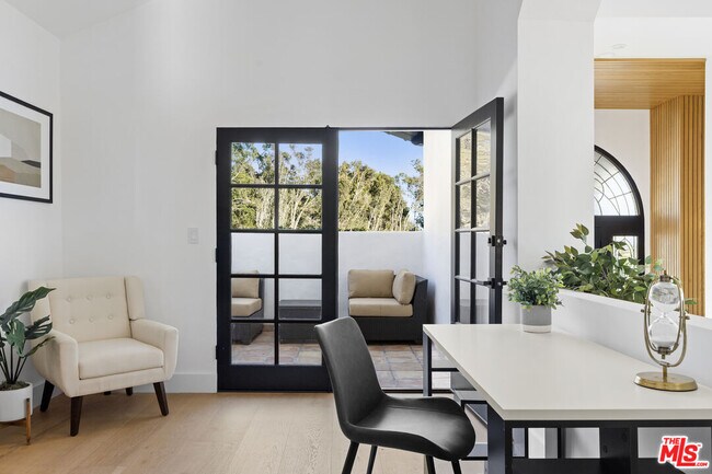Building Photo - 3909 Villa Costera