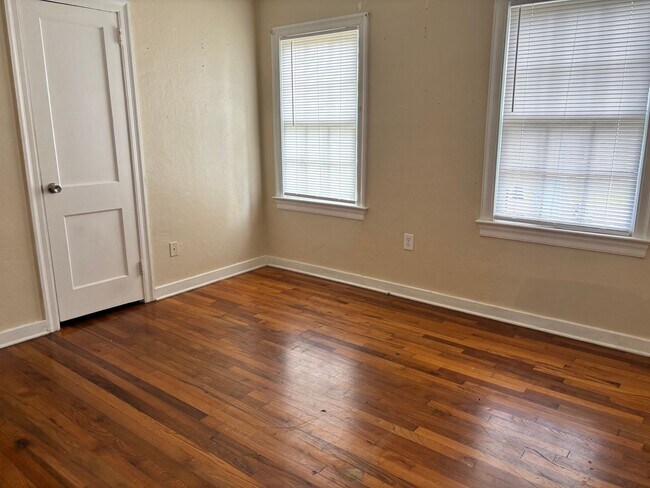 Building Photo - 4661 Londonderry Dr