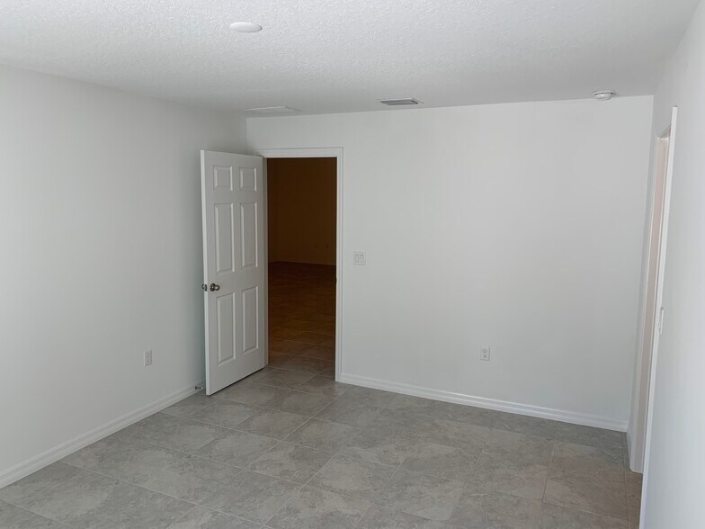 Building Photo - 124 Plain View Dr