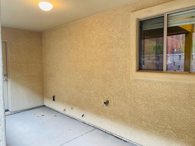 Building Photo - 717 S 16th St