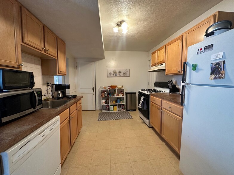 Primary Photo - 225 Summer St