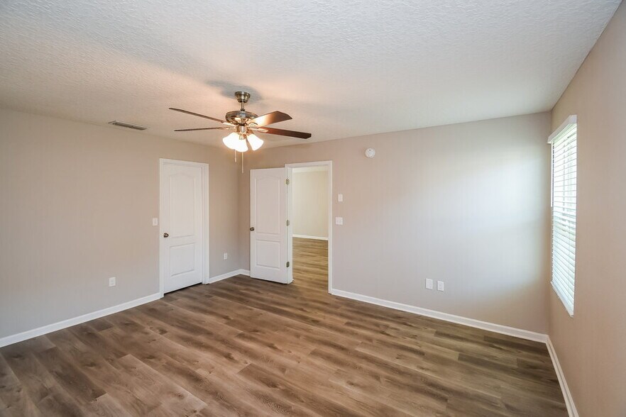 Building Photo - 1403 Creek Point Blvd