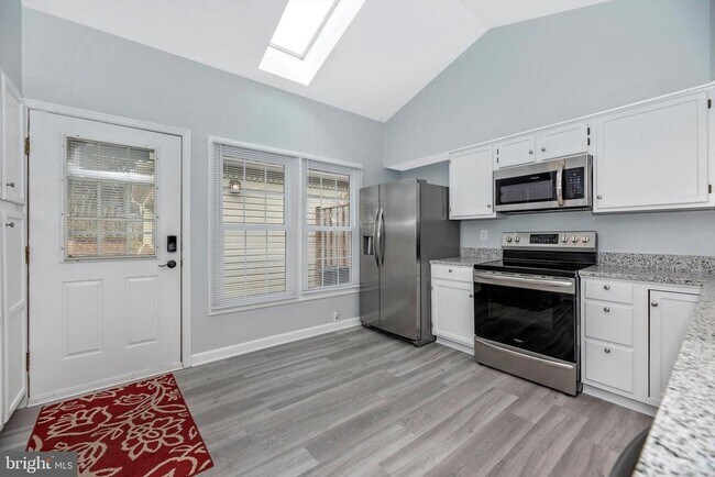 Building Photo - 910 McLendon Dr