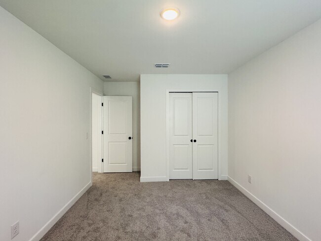 Building Photo - 114 Kingswood Ter