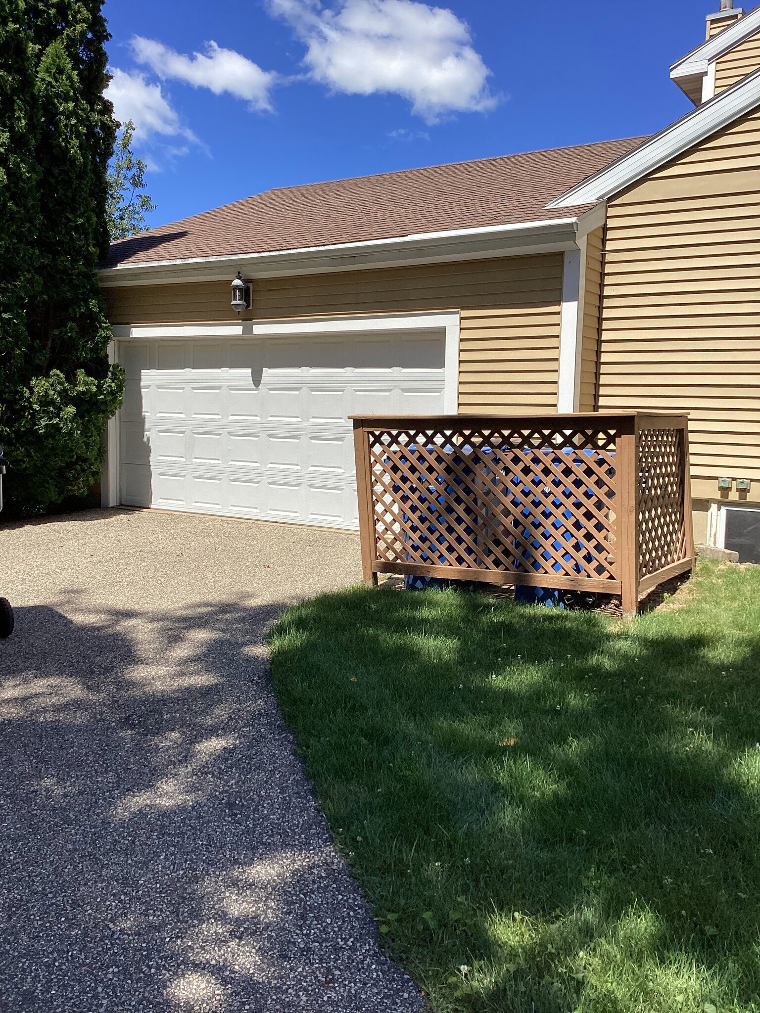 Two car garage - 5826 Highland Ter