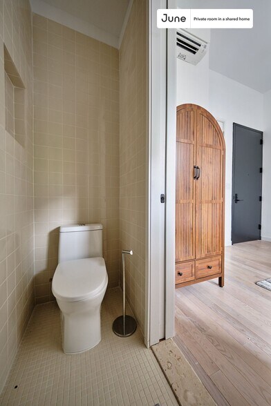 Building Photo - Room in Shared 4 bed/4 bath home