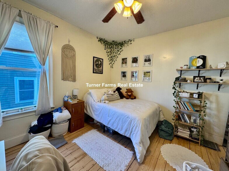 Building Photo - 731 Parker St