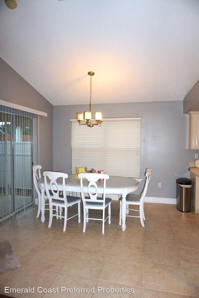 Building Photo - 3 br, 2 bath House - 2039 Fountainview Dr.