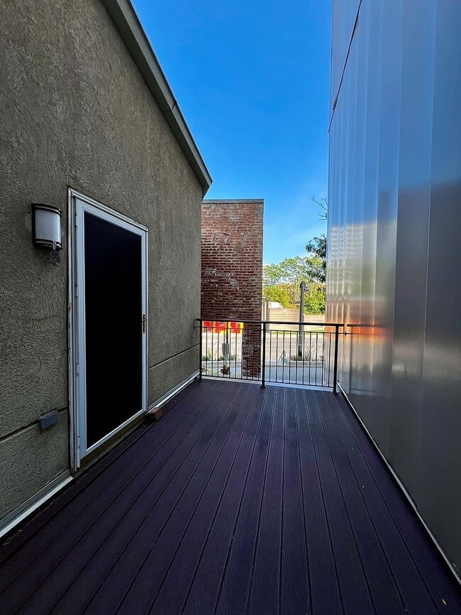 Building Photo - 1834 Ridge Ave