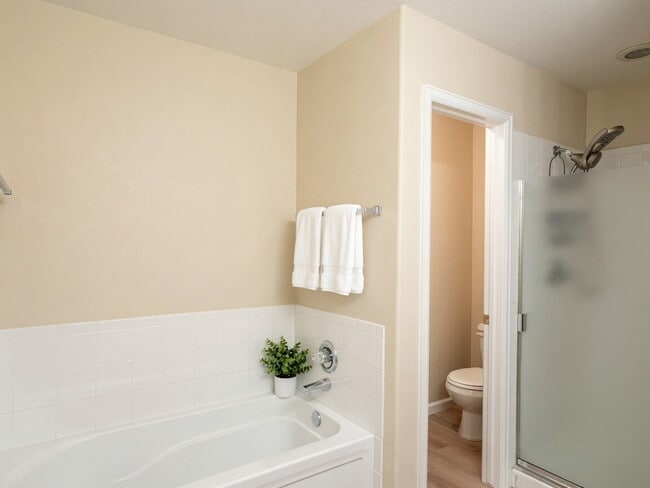 Building Photo - Lakeside 3 Bed/2.5 Bath Townhome in Gateway Community! Quiet, Scenic Living in The Heart Of Denver!