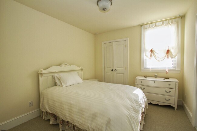 Building Photo - 2 S Dudley Ave