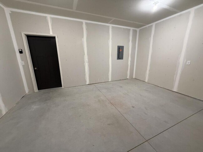 Building Photo - 1615 Ohana Ave