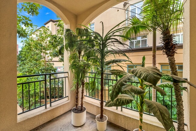 Building Photo - 2400 5th Ave