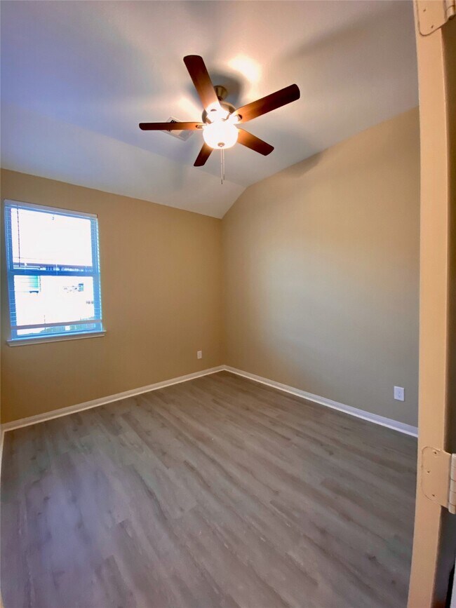 Building Photo - 15609 All Star Dr