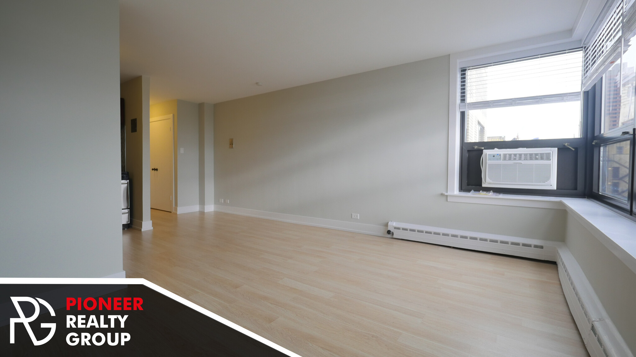 Building Photo - 429 W Wellington Ave