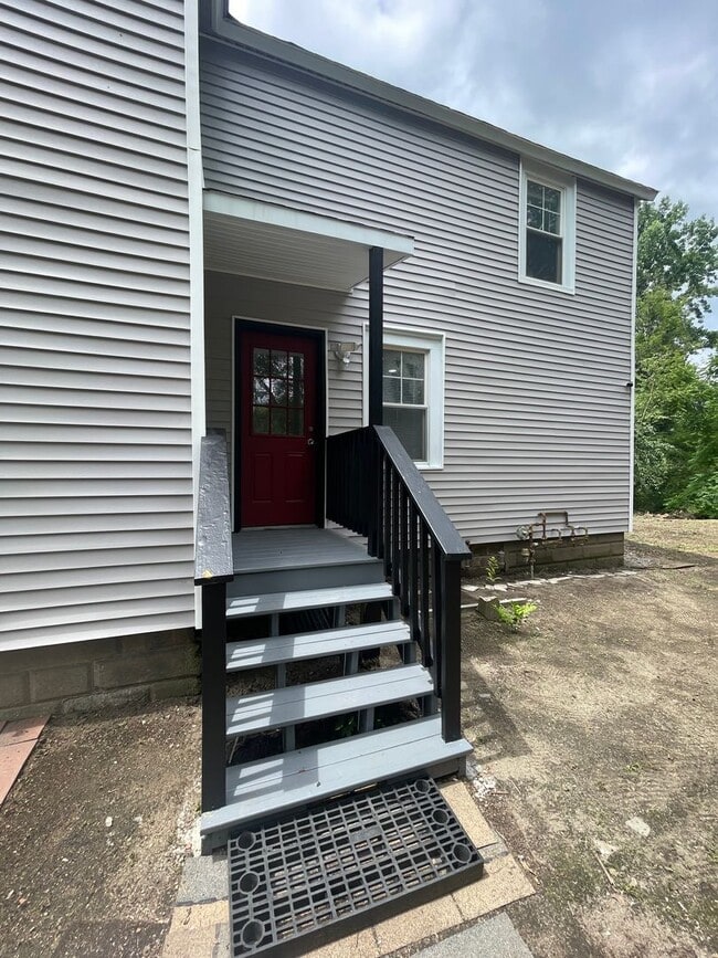 Building Photo - Modern, Fully Renovated 3-Bedroom Apartment – $1,850/month | Pittsfield, MA