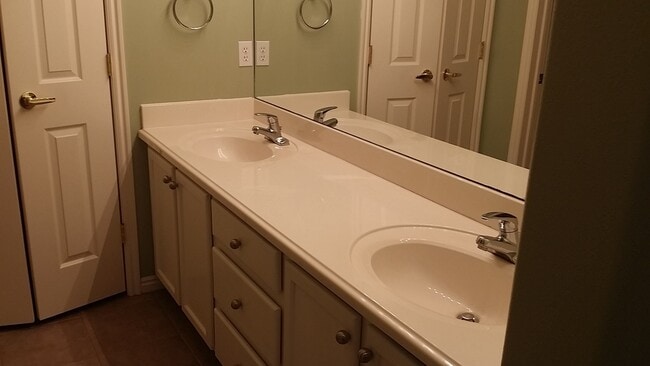 Building Photo - Coral Canyon Home