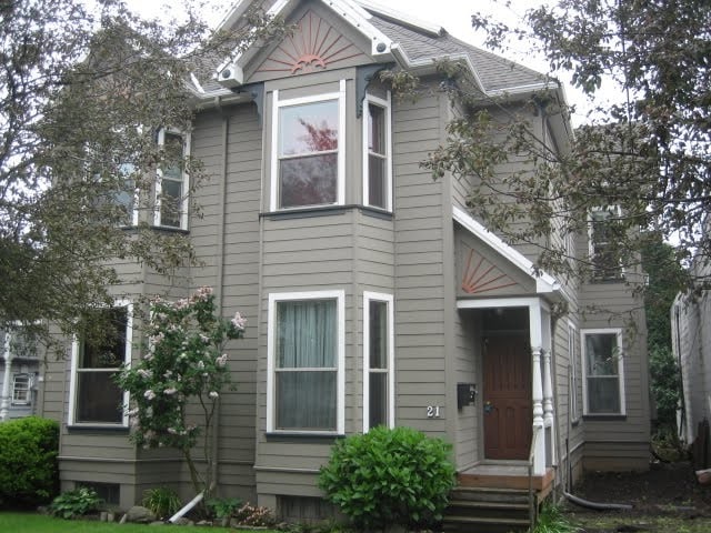 Building Photo - 25 SE 26th Ave
