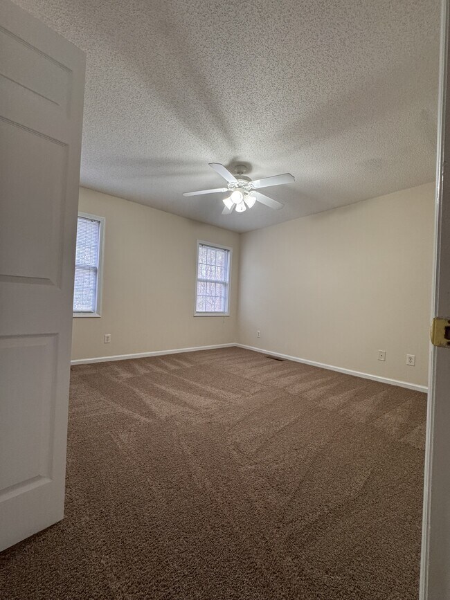 Building Photo - 870 Spring Forest Rd