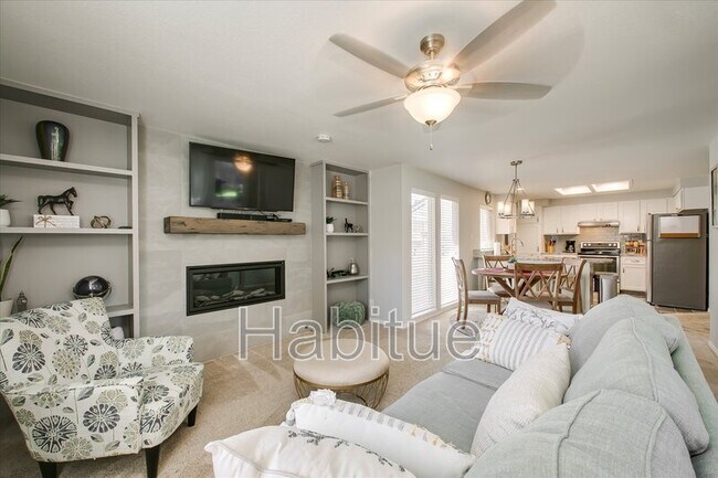 Building Photo - 9025 W Lorinda Dr