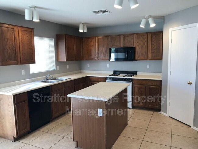 Building Photo - 12525 W Rosewood Ln