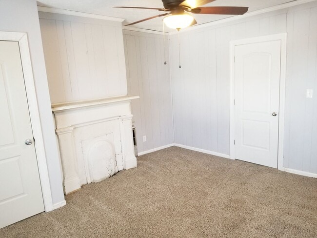 Building Photo - Two Bedroom Two Story Townhome Close to th...