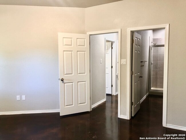 Building Photo - Modern Luxury Duplex in Seguin!