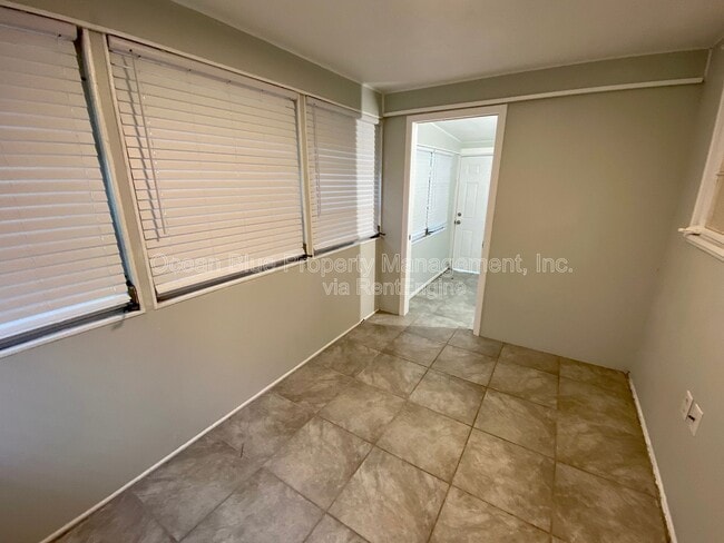 Building Photo - 740 52nd Ave N