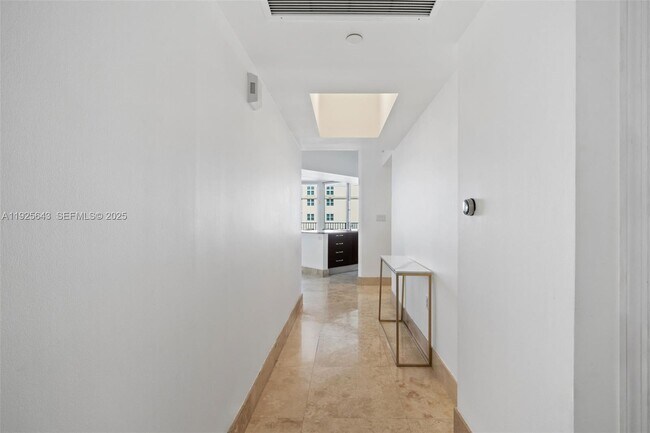 Building Photo - 19900 E Country Club Dr