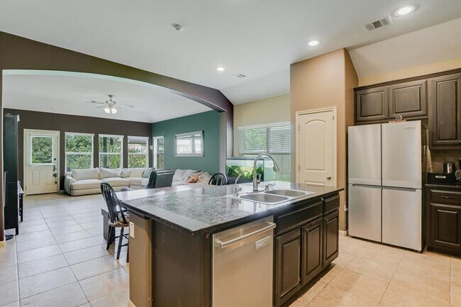 Building Photo - 301 Marklawn Ln