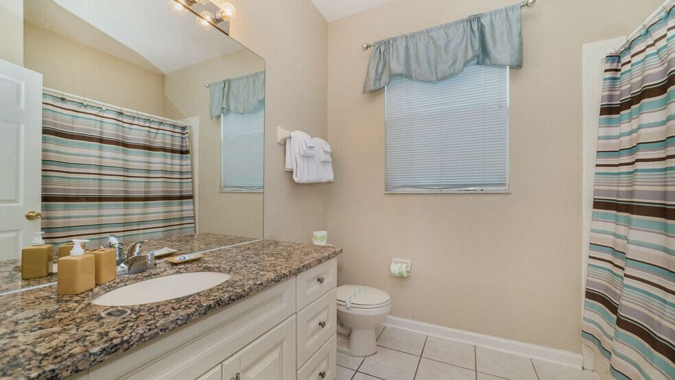 Building Photo - 8008 King Palm Cir
