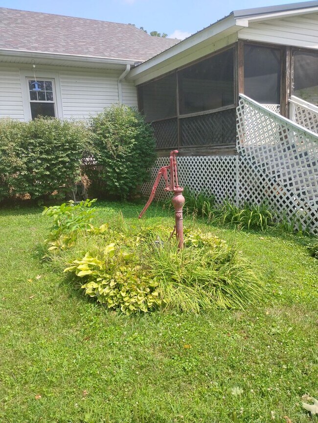 Building Photo - Charming 3-bedroom, 2.5-bathroom home loca...