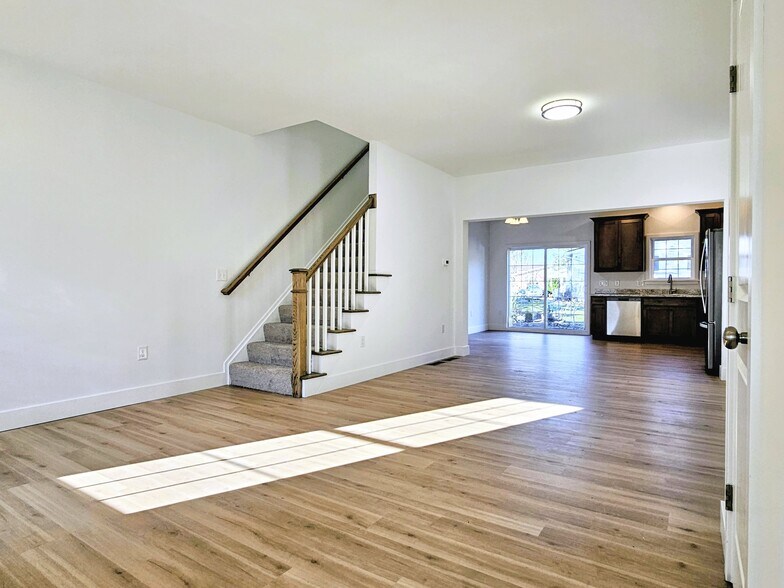 Building Photo - 108 Meadows Bnd