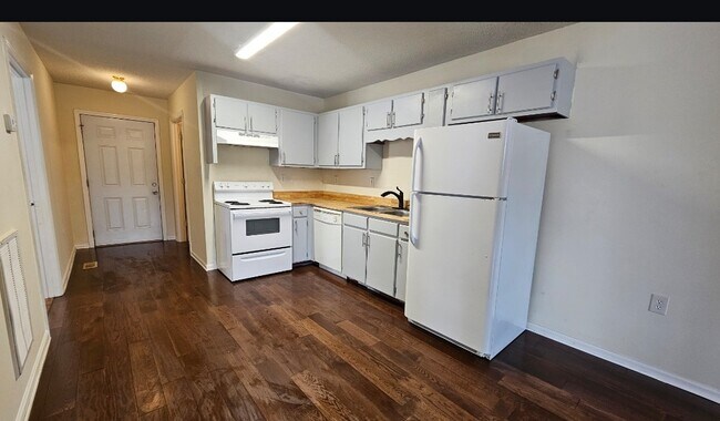 Building Photo - 2966 Landmark Ct NE