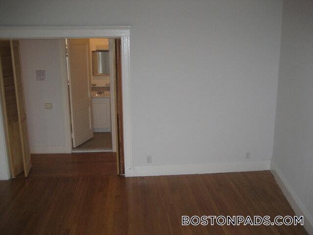 Building Photo - 137 Park Dr