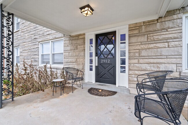 Building Photo - 2912 Abigail Dr