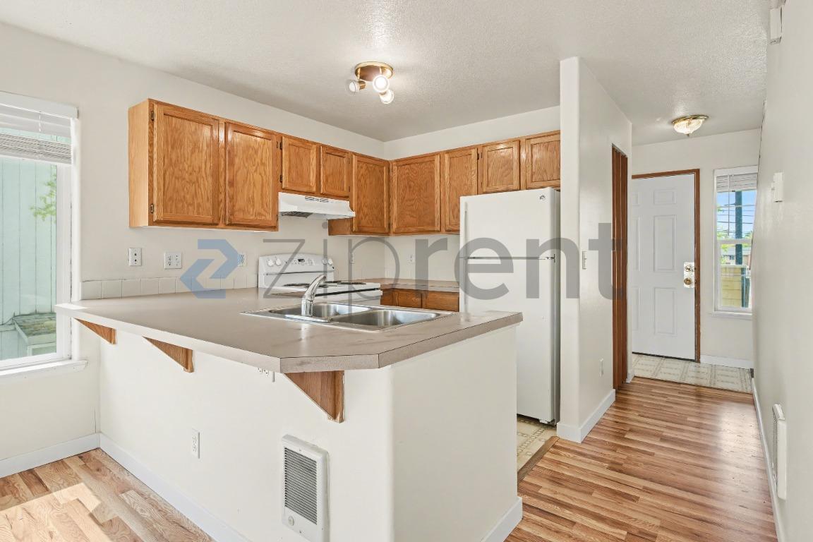 Building Photo - 1530 NE 68th Ave