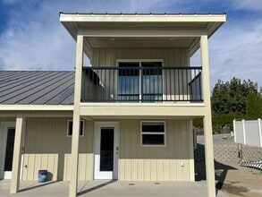 Building Photo - Now renting Brand new 1 bedroom 1.5 bathroom Executive Townhome