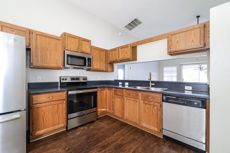 Building Photo - 931 Rivecon Ave
