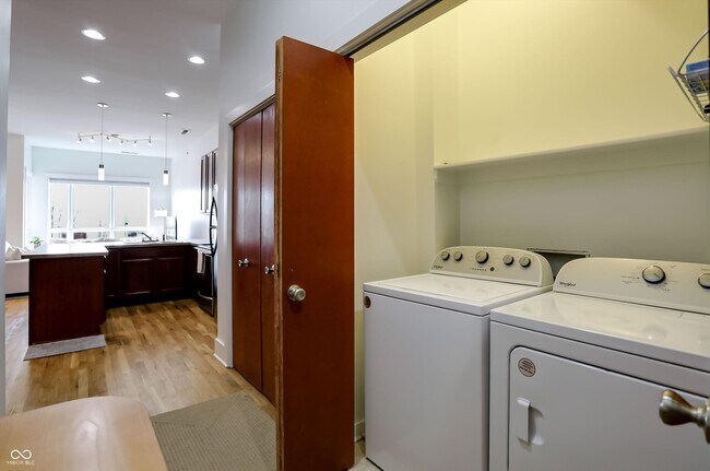 Building Photo - 233 E St Joseph St